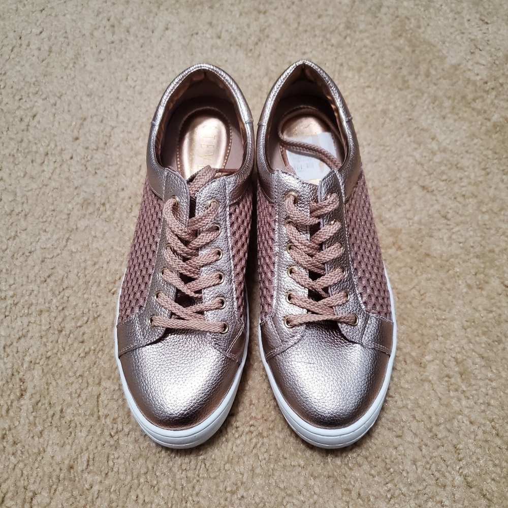 Steven Napa Rose Gold Metallic Sneaker sz 8.5W